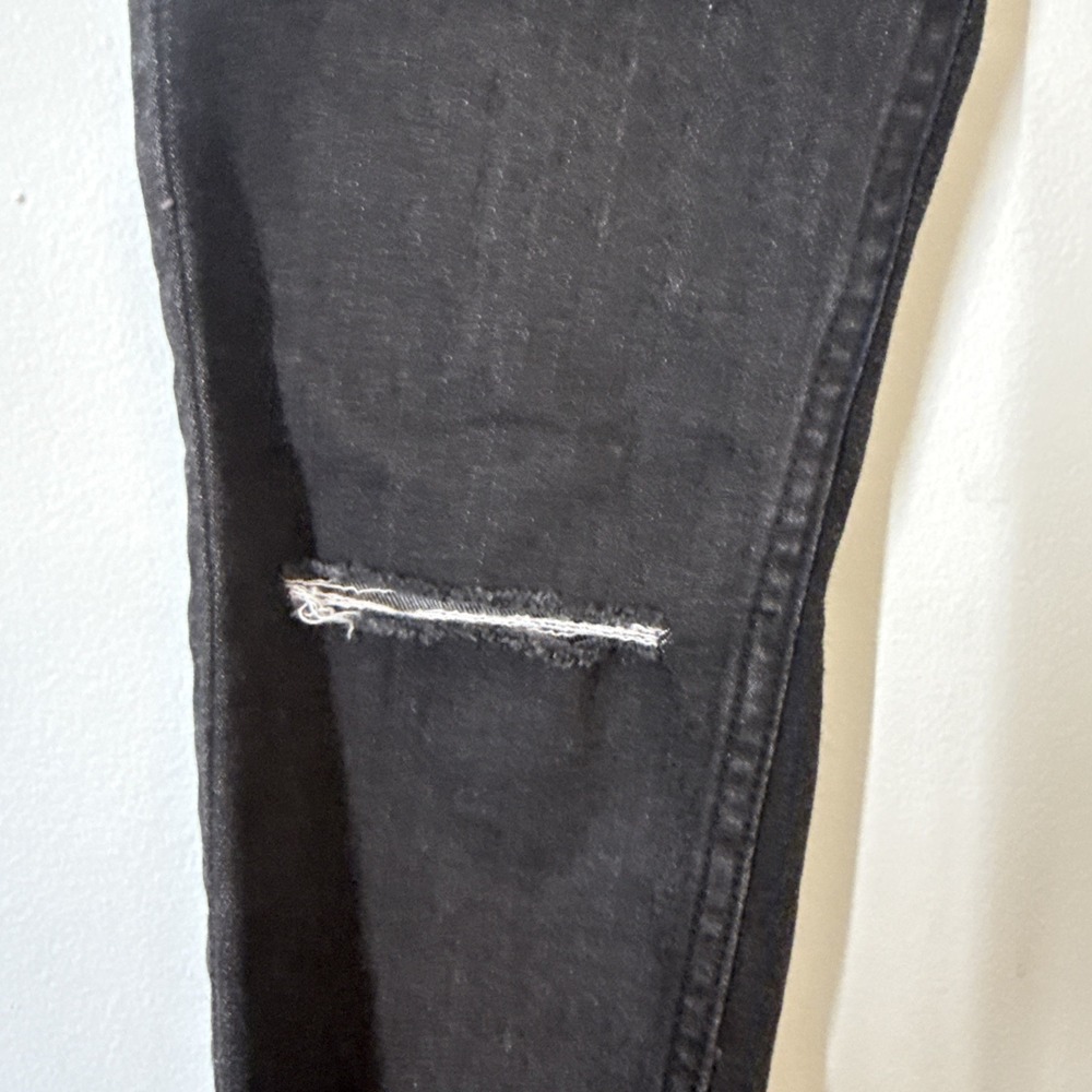 Free People Black Skinny Jeans 26 Ripped Knee Raw Hem Indie Sleaze‎ Grunge Y2K - Picture 3 of 7
